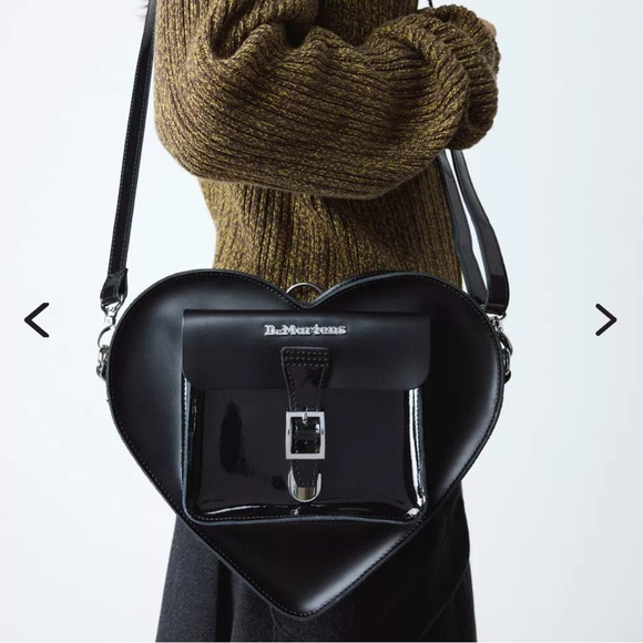 Black Heart-Shaped Kiev Crossbody/Backpack Bag - Picture 5 of 6